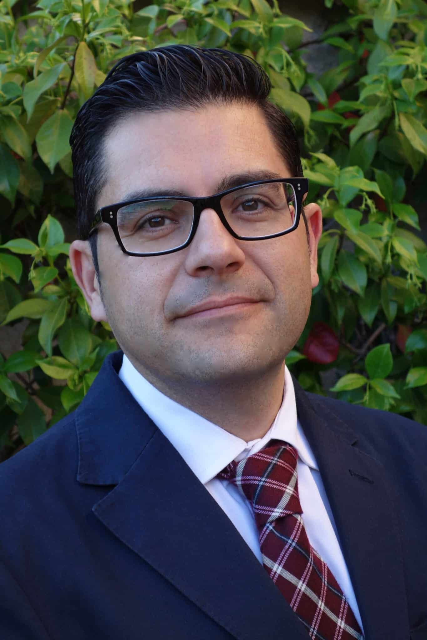 Doctor Carlos Milla Penalver oftamólogo oculoplástico